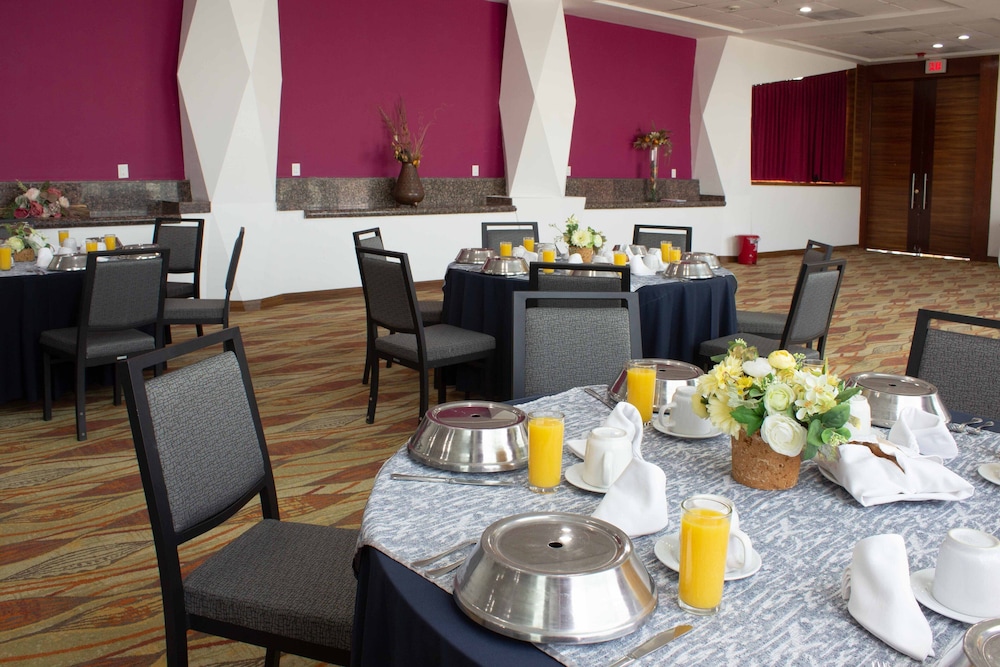 Holiday Inn Queretaro Zona Diamante 35/50