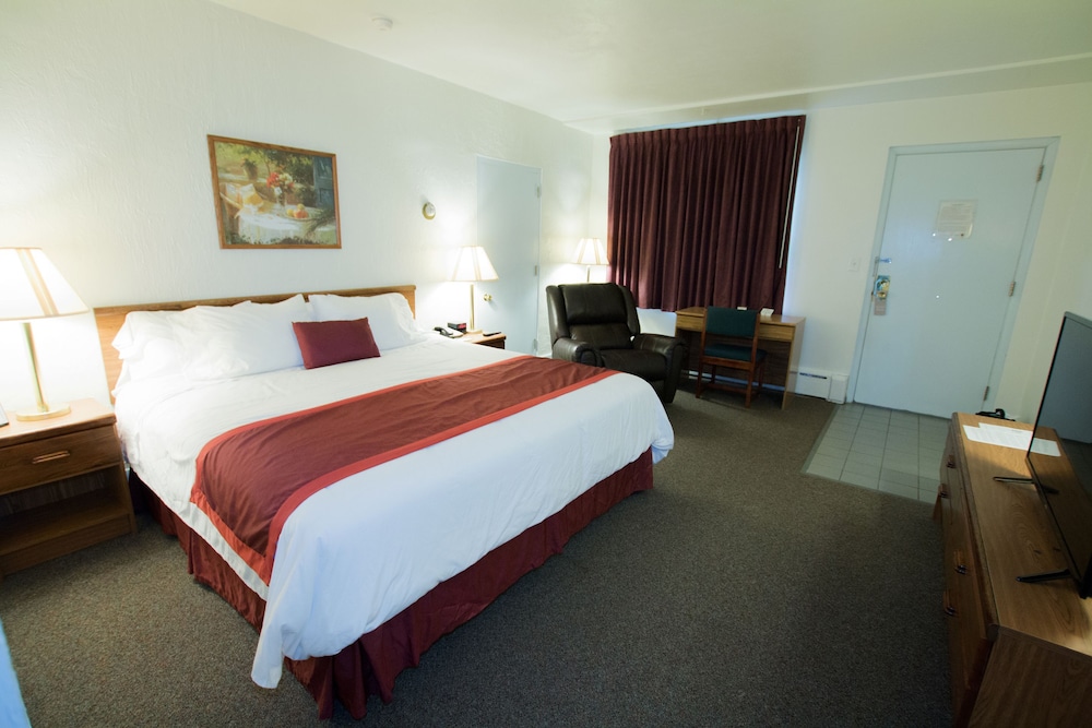 Chalet Motel Mequon 8/36