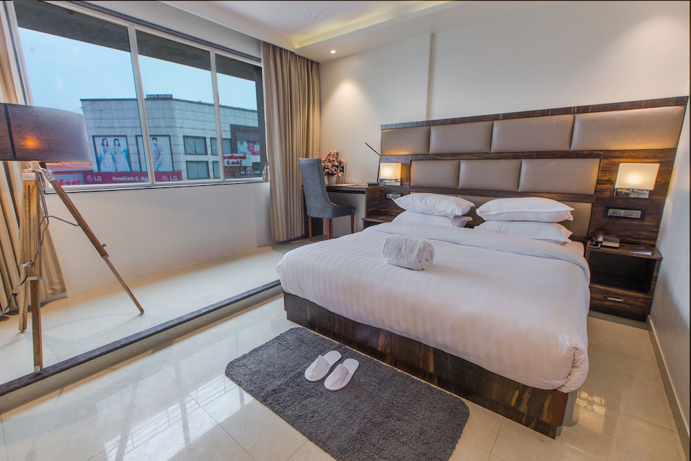 AURA ONE HOTEL 25/45