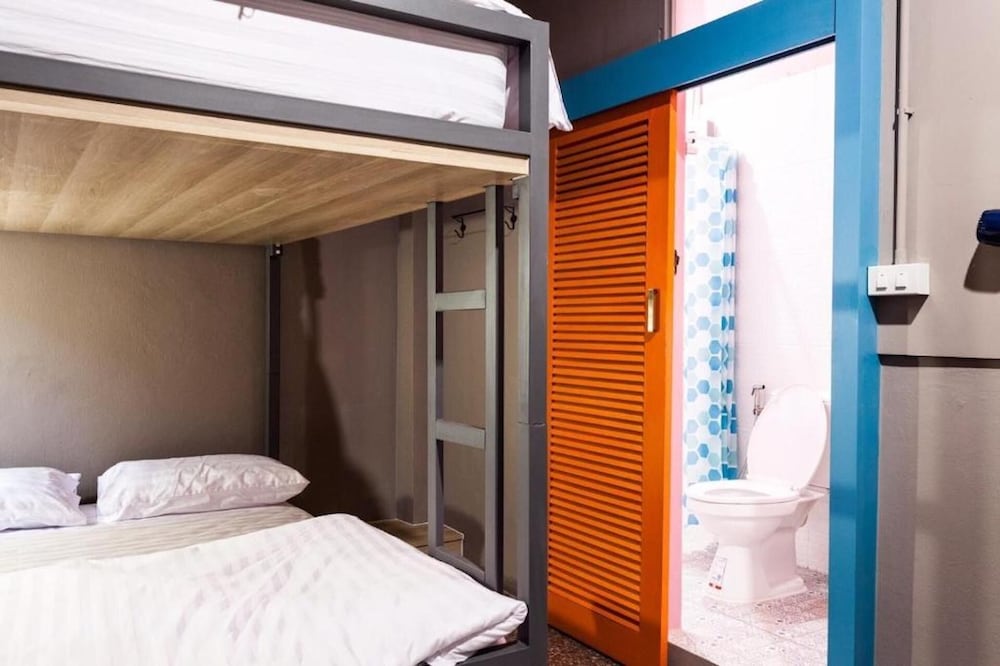 Merge Hostel 16/53