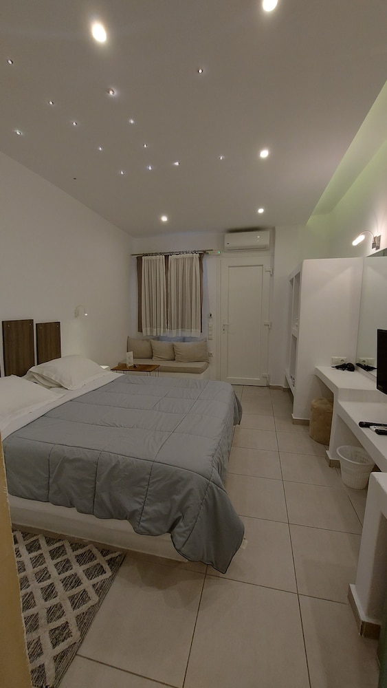 Ambience Suites 22/72