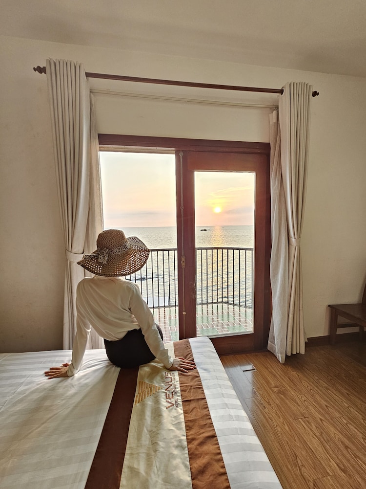 غرفة ديلوكس بسرير كوين بإطلالة على البحر، Venus Hotel - Massage & Sky Bar 3/6