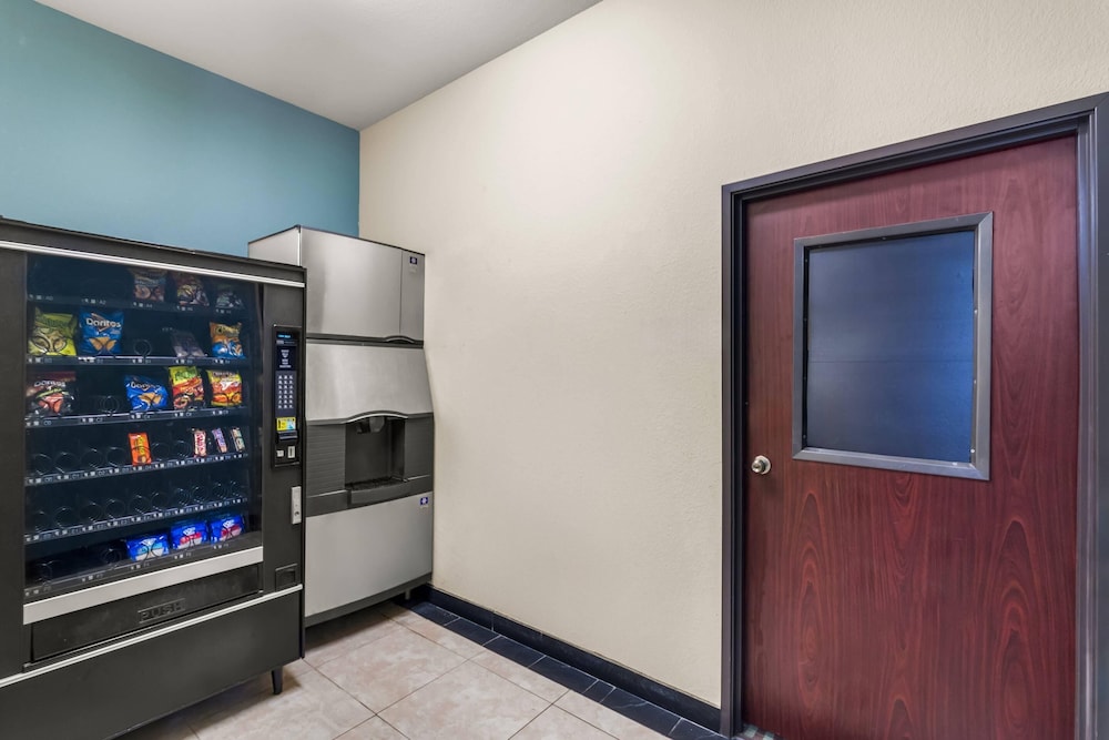 Quality Inn & Suites - Marlin 12/56