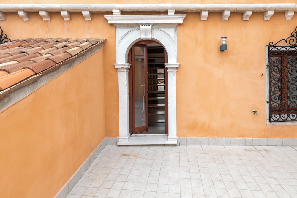 Charming Palace Corte Del Teatro 20/30