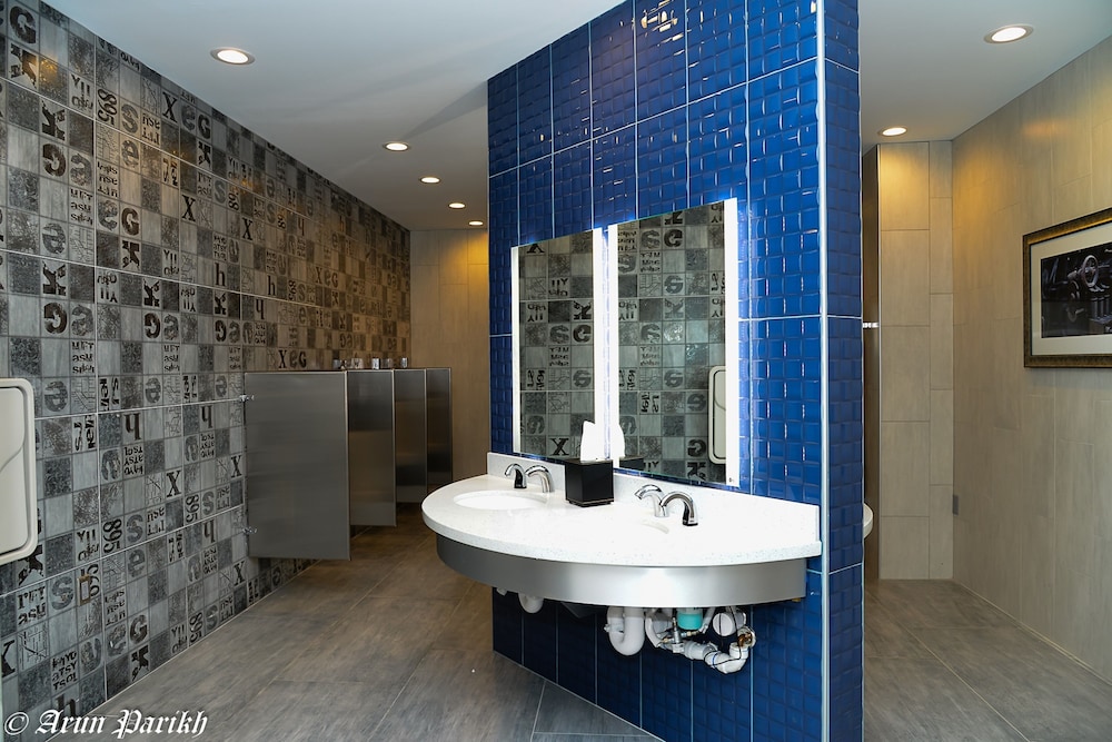 HOLIDAY INN HOUSTON NE - BUSH AIRPORT AREA 30/64