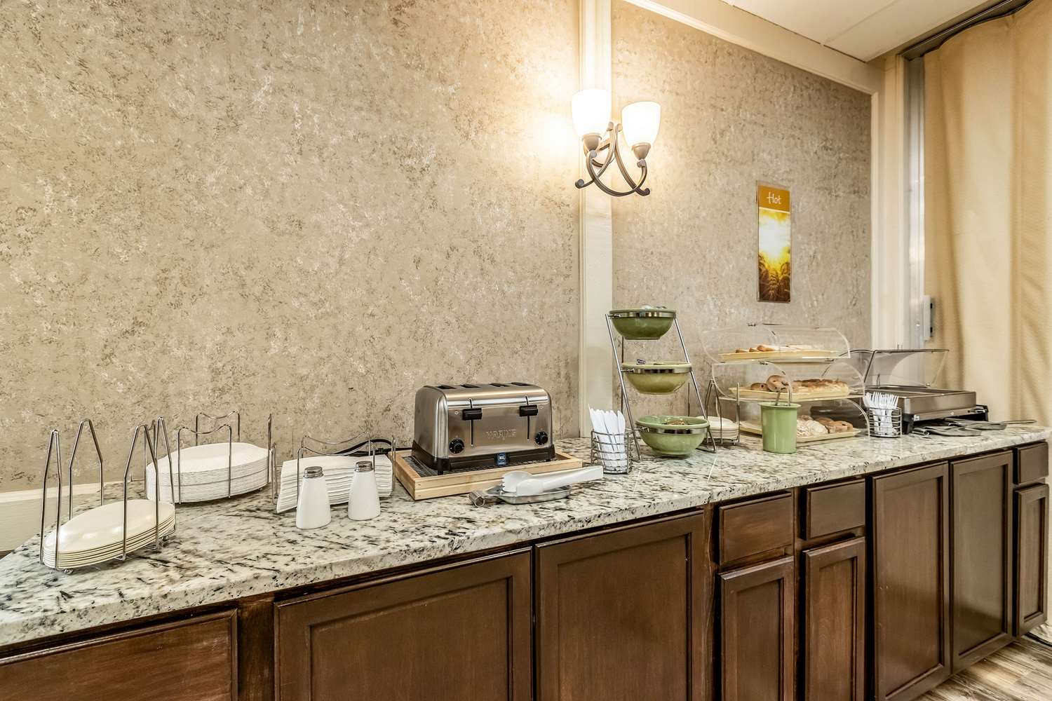 Quality Inn & Suites Albert Lea, MN 16/17