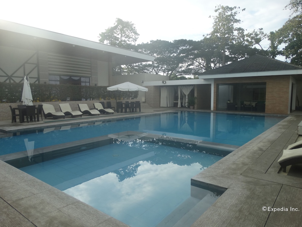 Holiday Suites Hotel Amp Resort 24/50