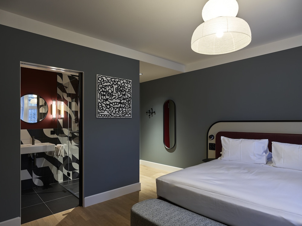 BOUTIQUE, DOUBLE BED