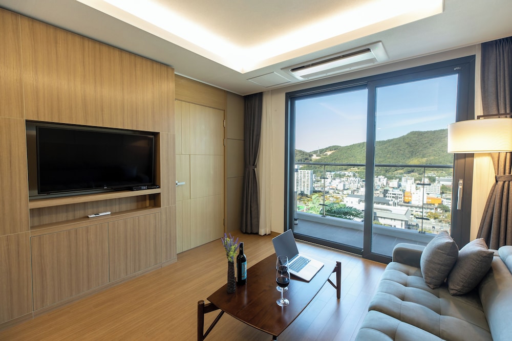 Ramada Plaza by Wyndham Dolsan Yeosu 55/64