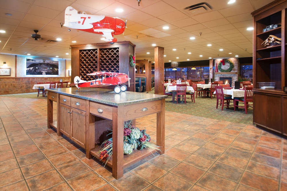 Crossroads Hotel Huron Event Center 7/50