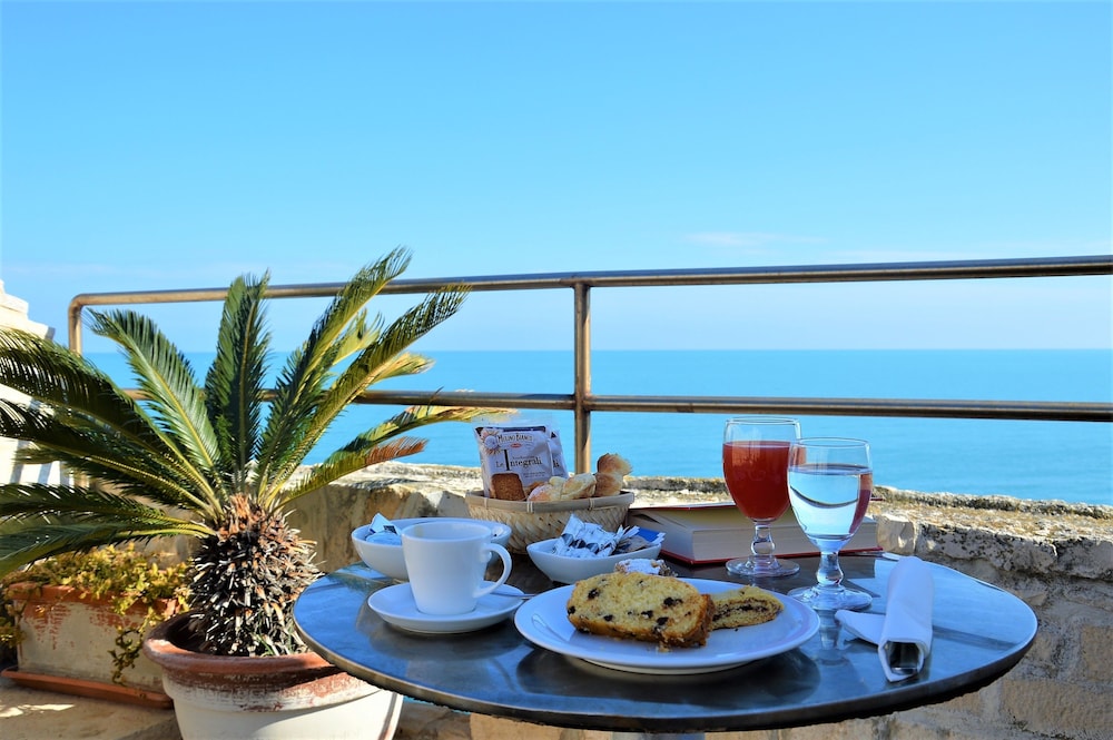 S. Martin Hotel 29/50