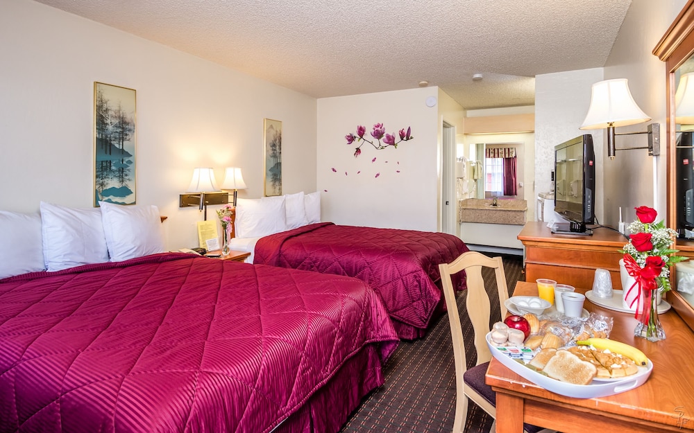 Hollister Inn 13/28