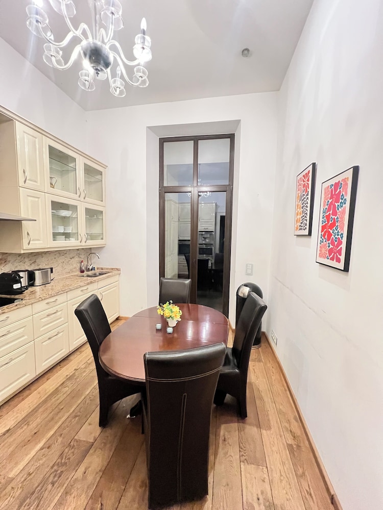 Helvetia Suites 31/52
