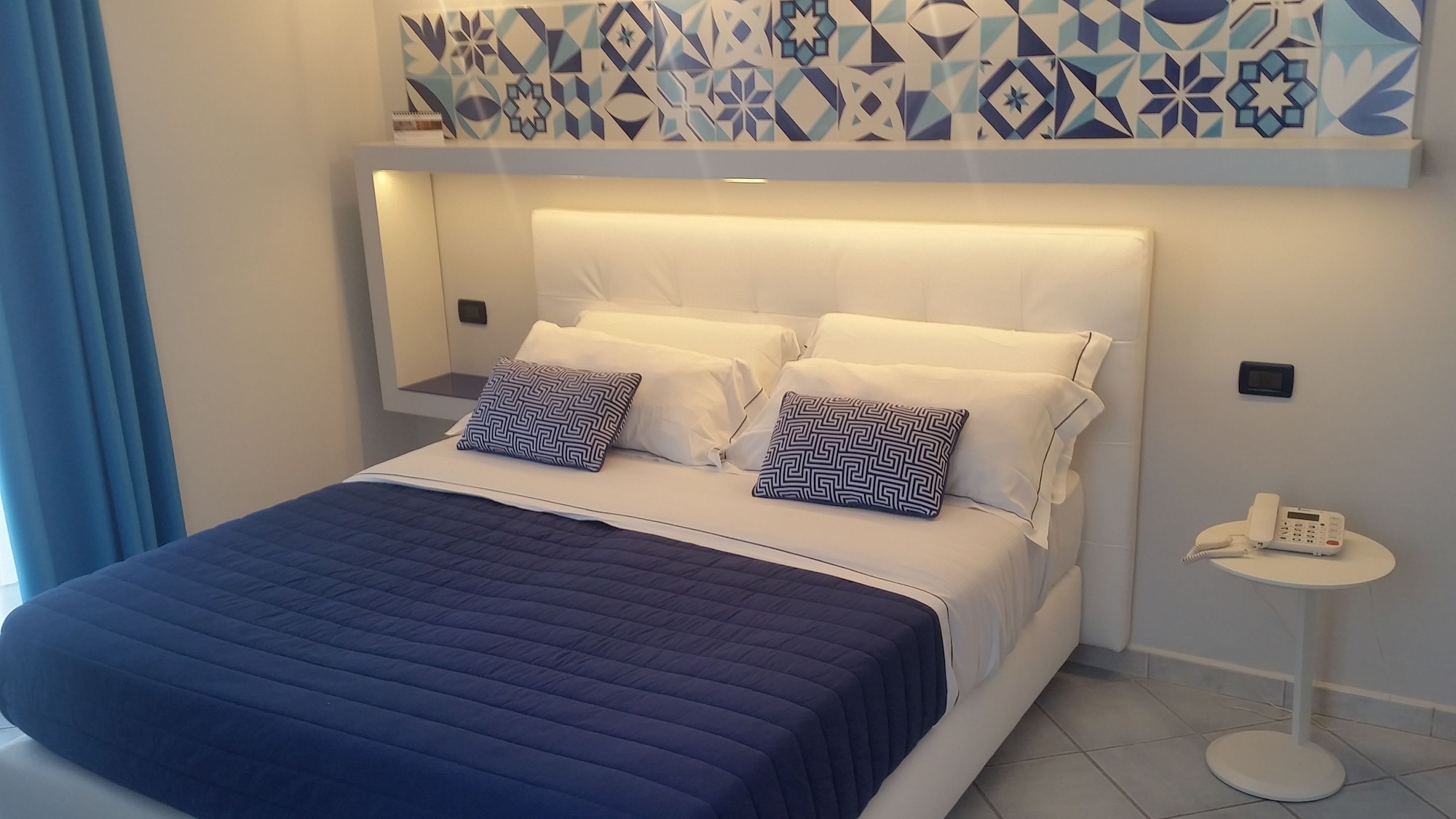 Room, Twin Beds, Leone 2/8