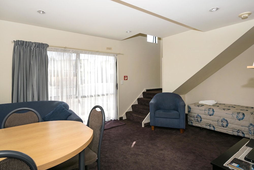Ashleigh Court Motel 24/37