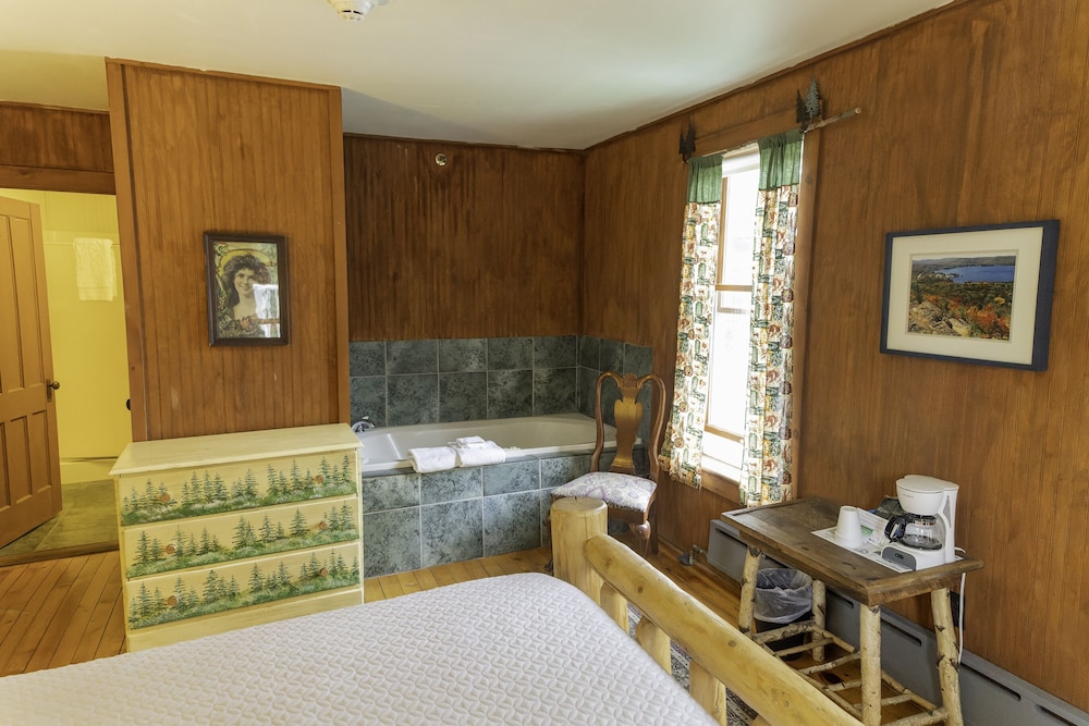The Woods Inn 37/61