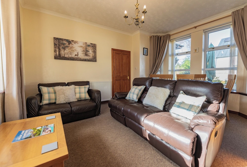 Darwin Cottage Self Catering In Elgin 30/50