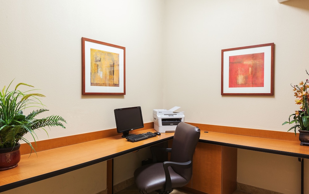 Candlewood Suites Lake Jackson Clute 44/60