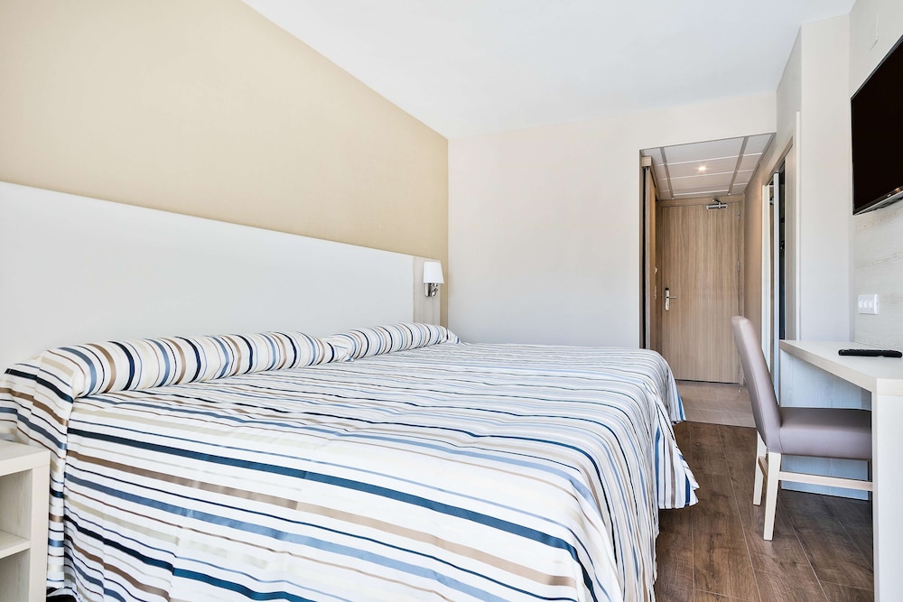STANDARD, 2 QUEEN BEDS