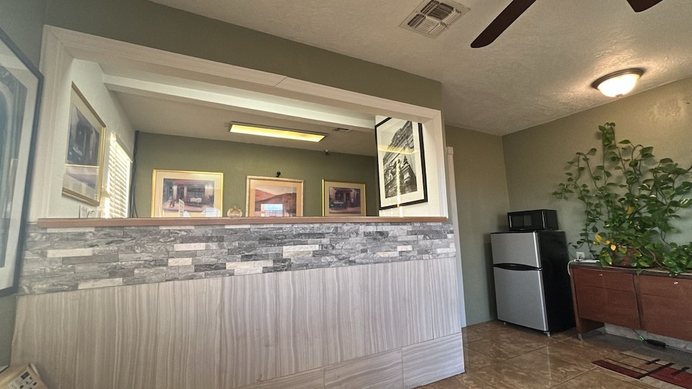 HiWay Inn Express Elk City Route 66 8/49