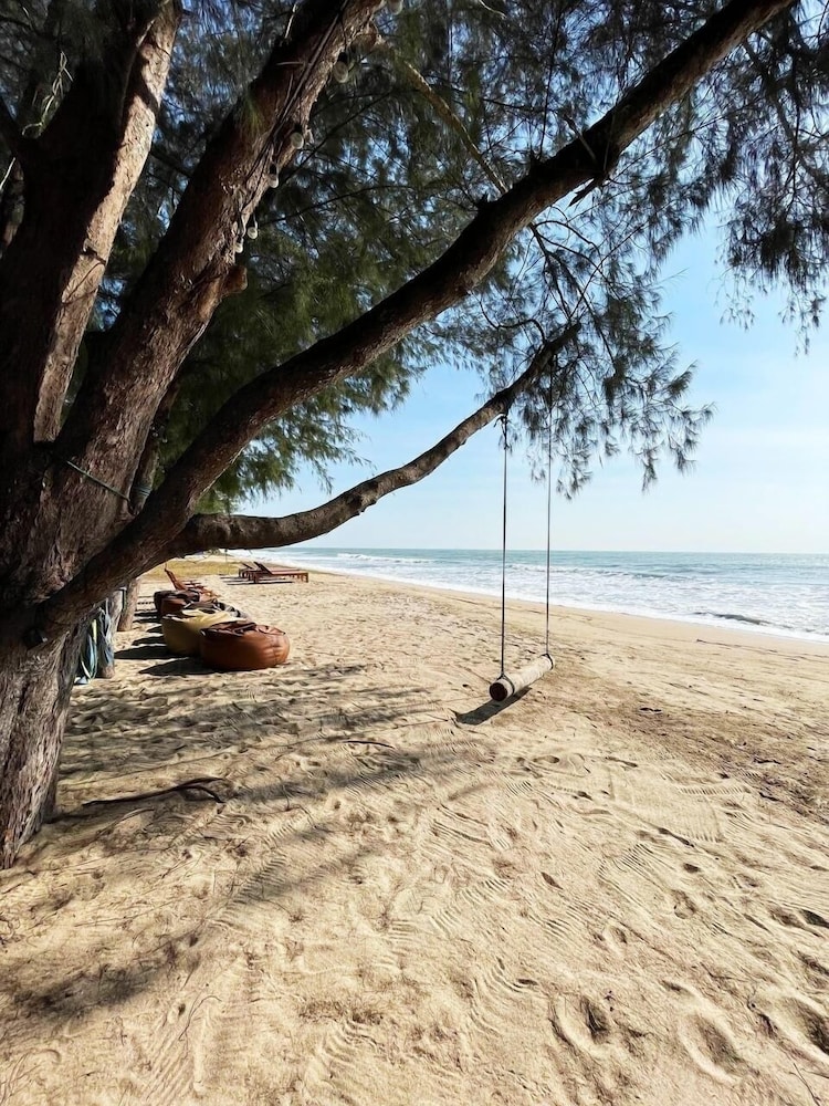 Mumsa Beach Resort & Restaurant 60/66