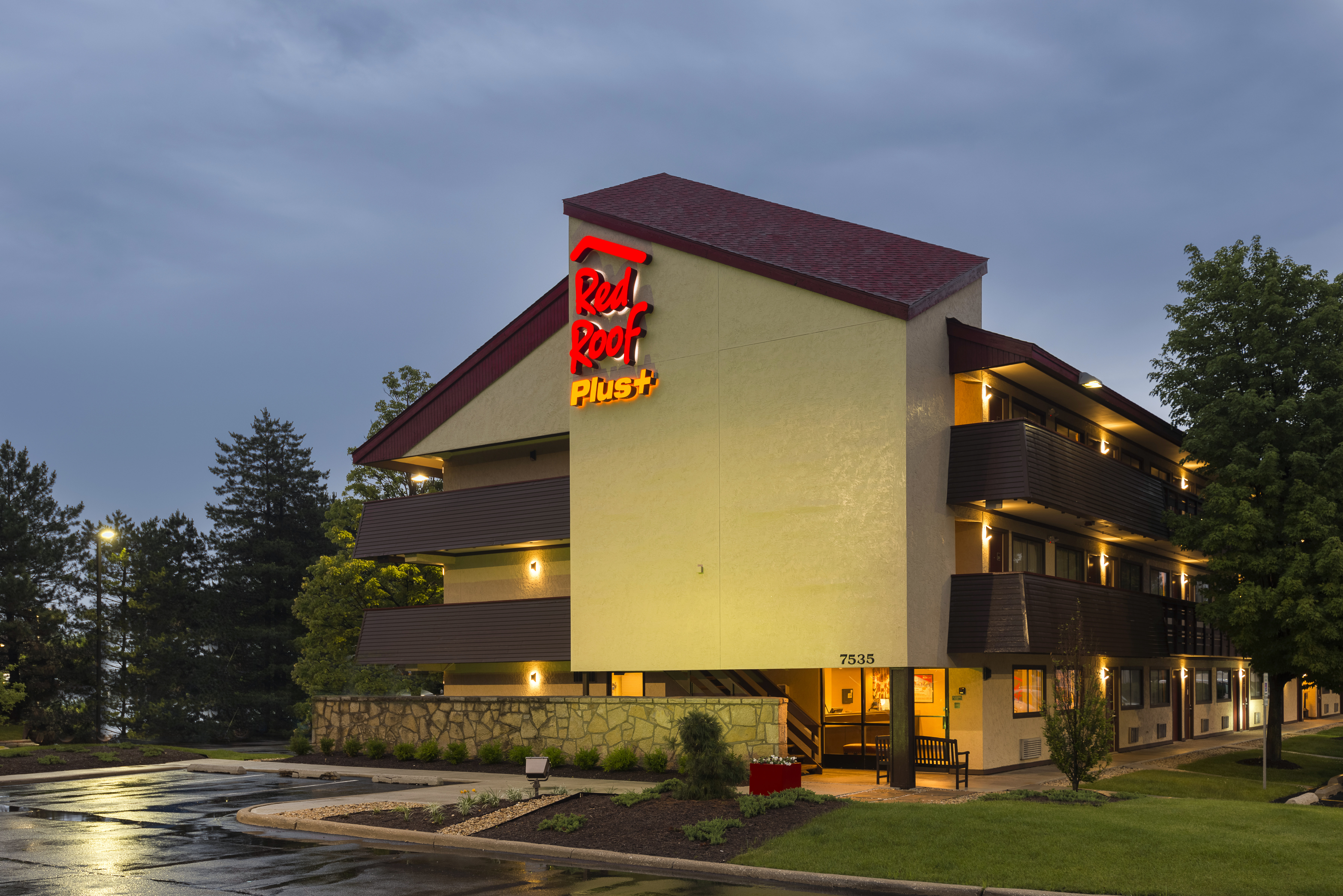 Red Roof Inn Plus Chicago - Willowbrook 7/36