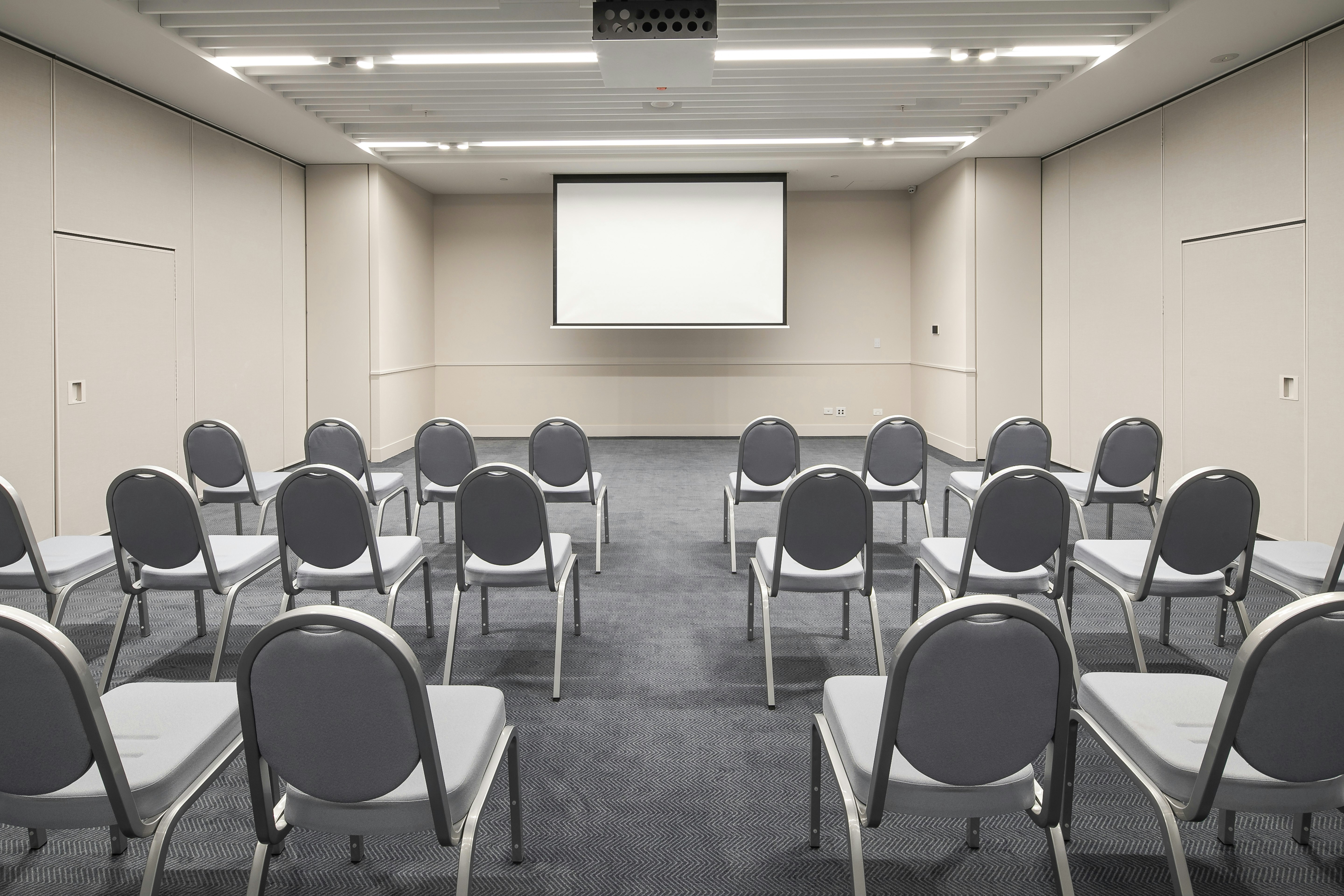 HOLIDAY INN WERRIBEE 62/75