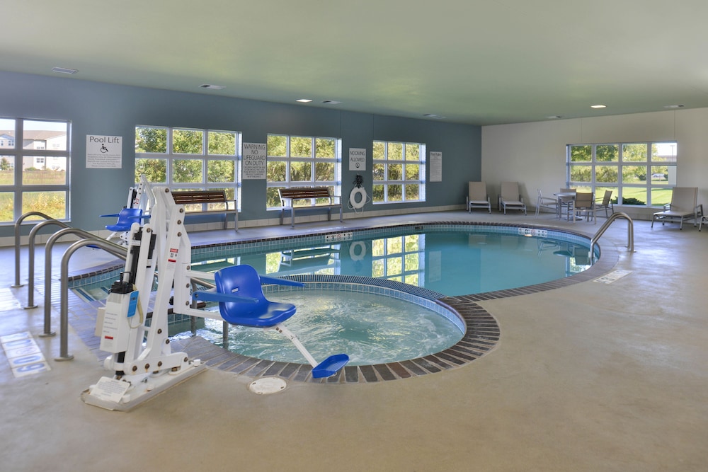 Holiday Inn Express Hotel Suites Stevens Point 10/57