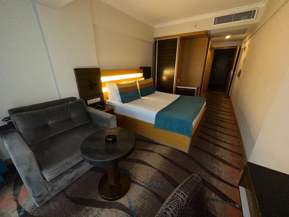 Ilayda Hotel 38/68