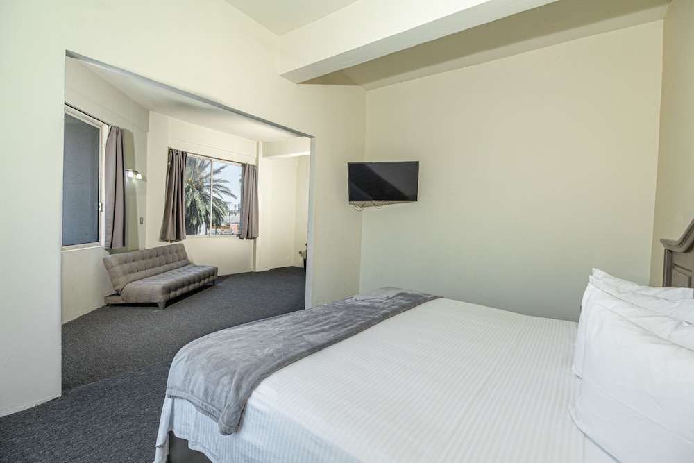 Hotel Plaza Del Arco 11/50
