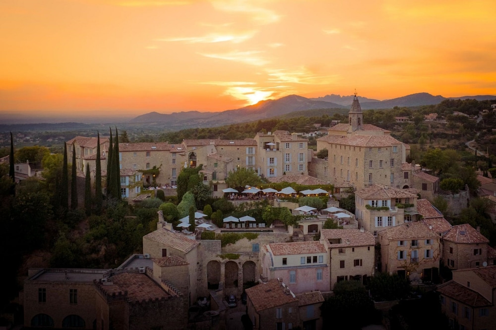 Hotel Crillon le Brave 48/50