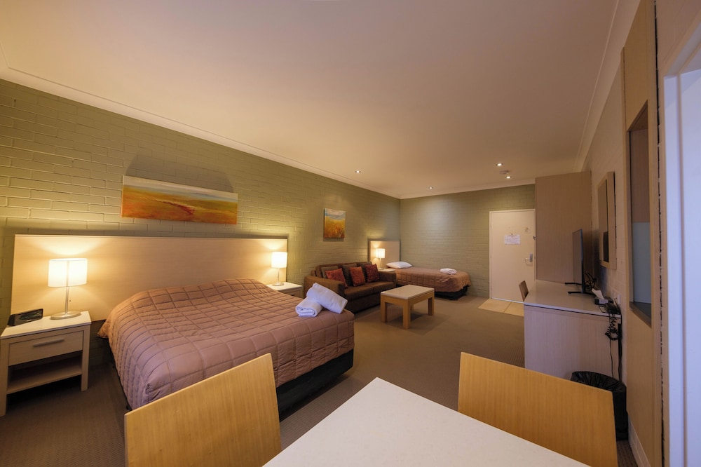Standard, Single, 1 Queen and 1 Single Bed, Queen Bed, Sofa