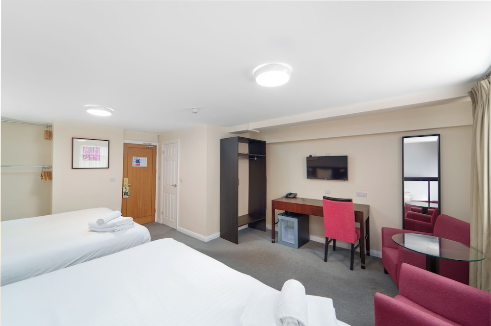 Family, Quadruple, 1 Double and 3 Single Beds