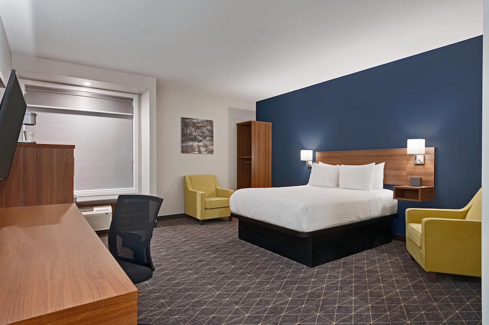 ROOM, QUEEN BED, ACCESSIBLE