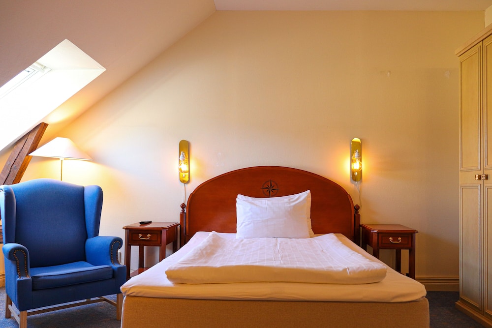 First Hotel Christian Iv 20/76