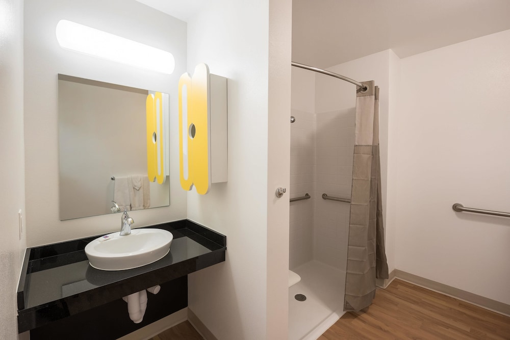 Studio6 Mccarran, NV - Sparks - Tahoe - Reno Industrial Center 47/49