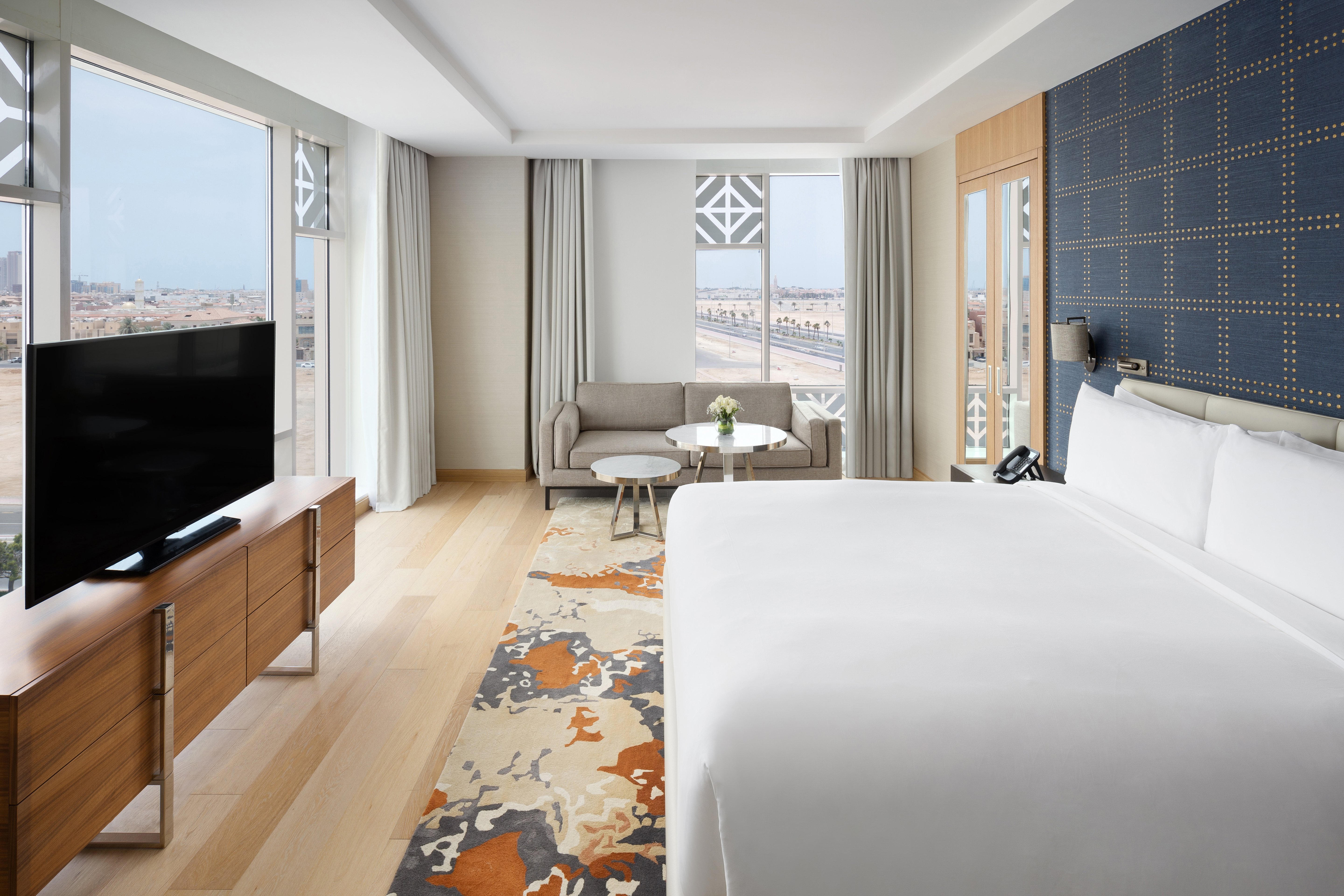 Diplomat, Suite