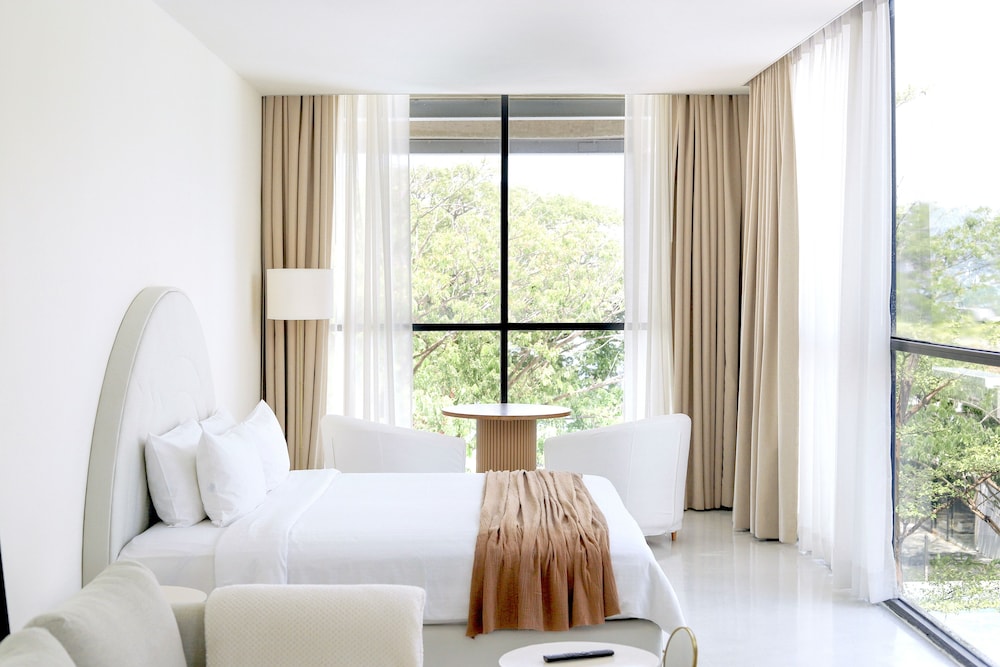 Sunkis, Deluxe, King Bed