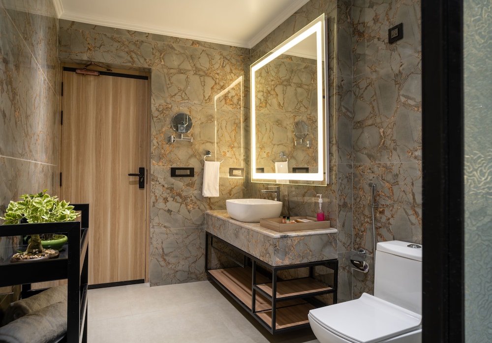 Alpine Hotel and Villas 20/22