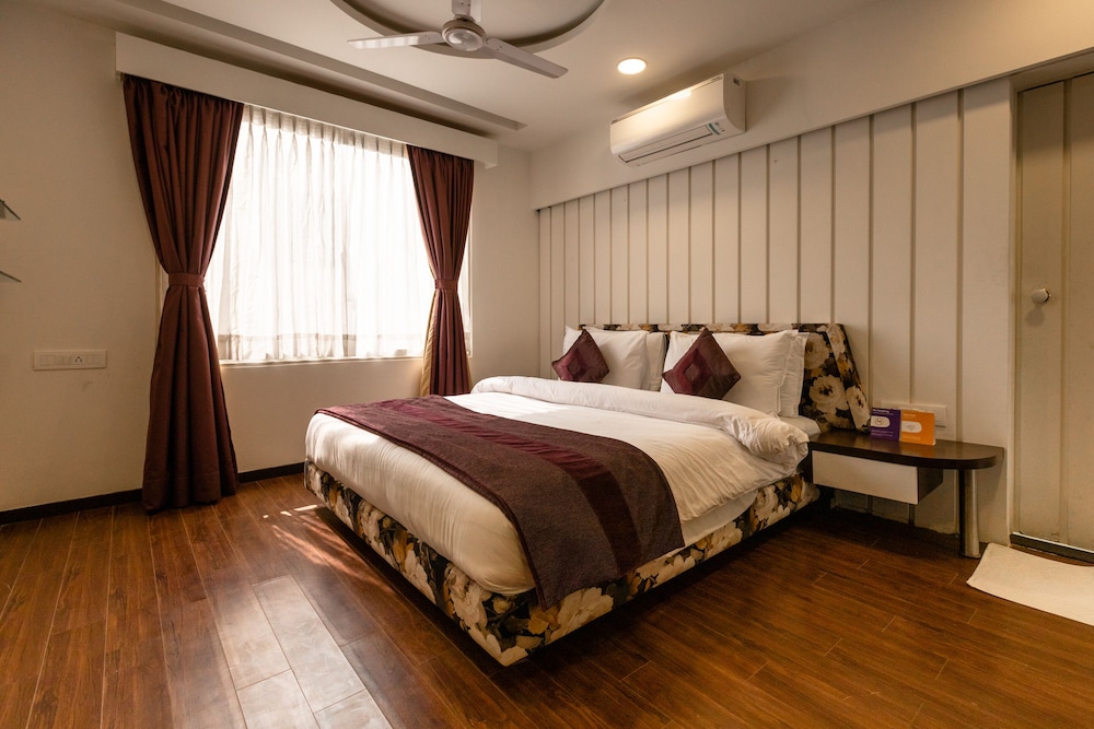 3 BY OYO Nami Residency Ahmedabad 9/25