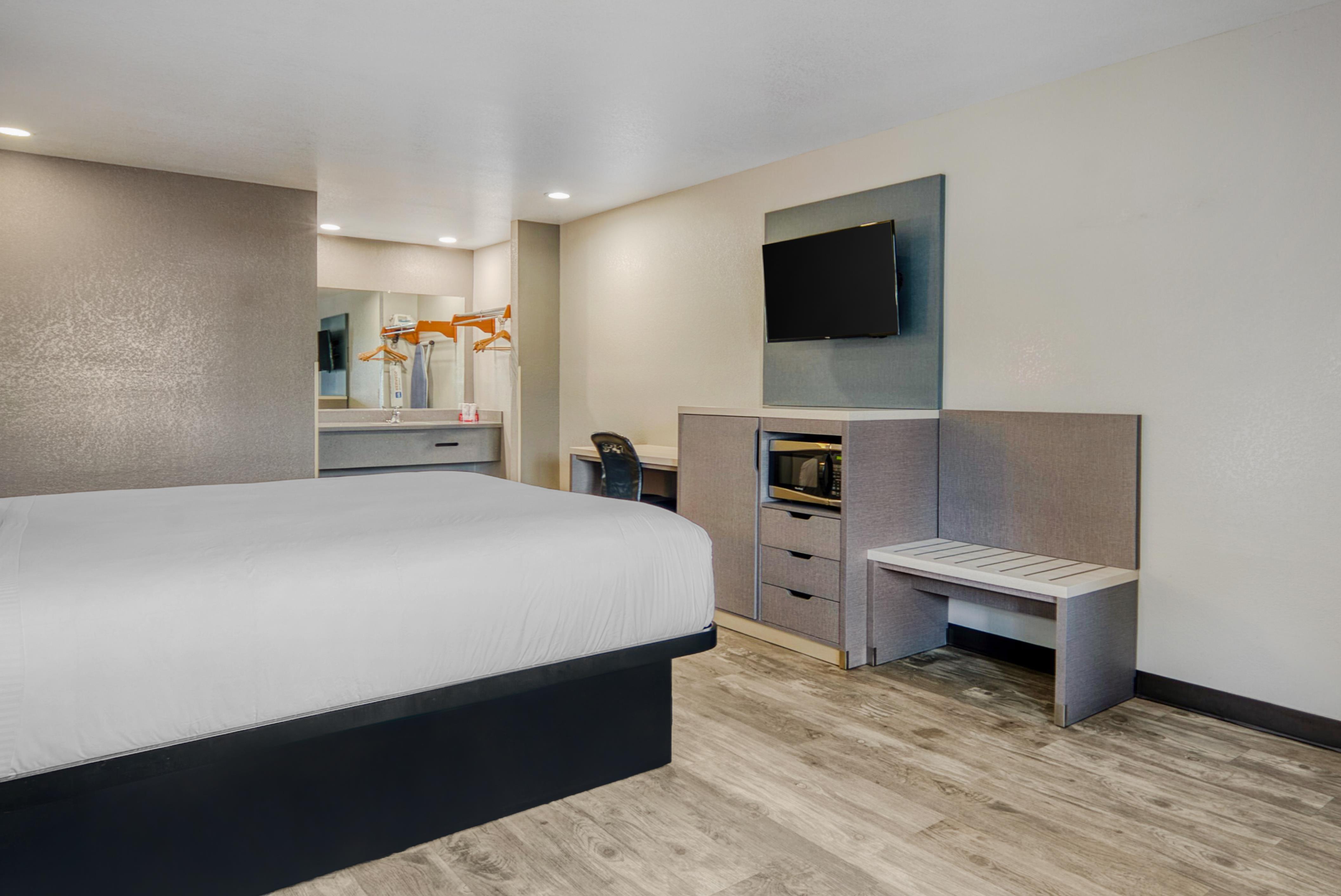 غرفة بسرير مزدوج للمدخنين