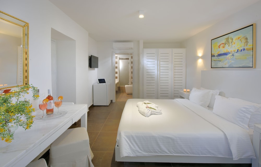 ROOM, DOUBLE OR TWIN BED