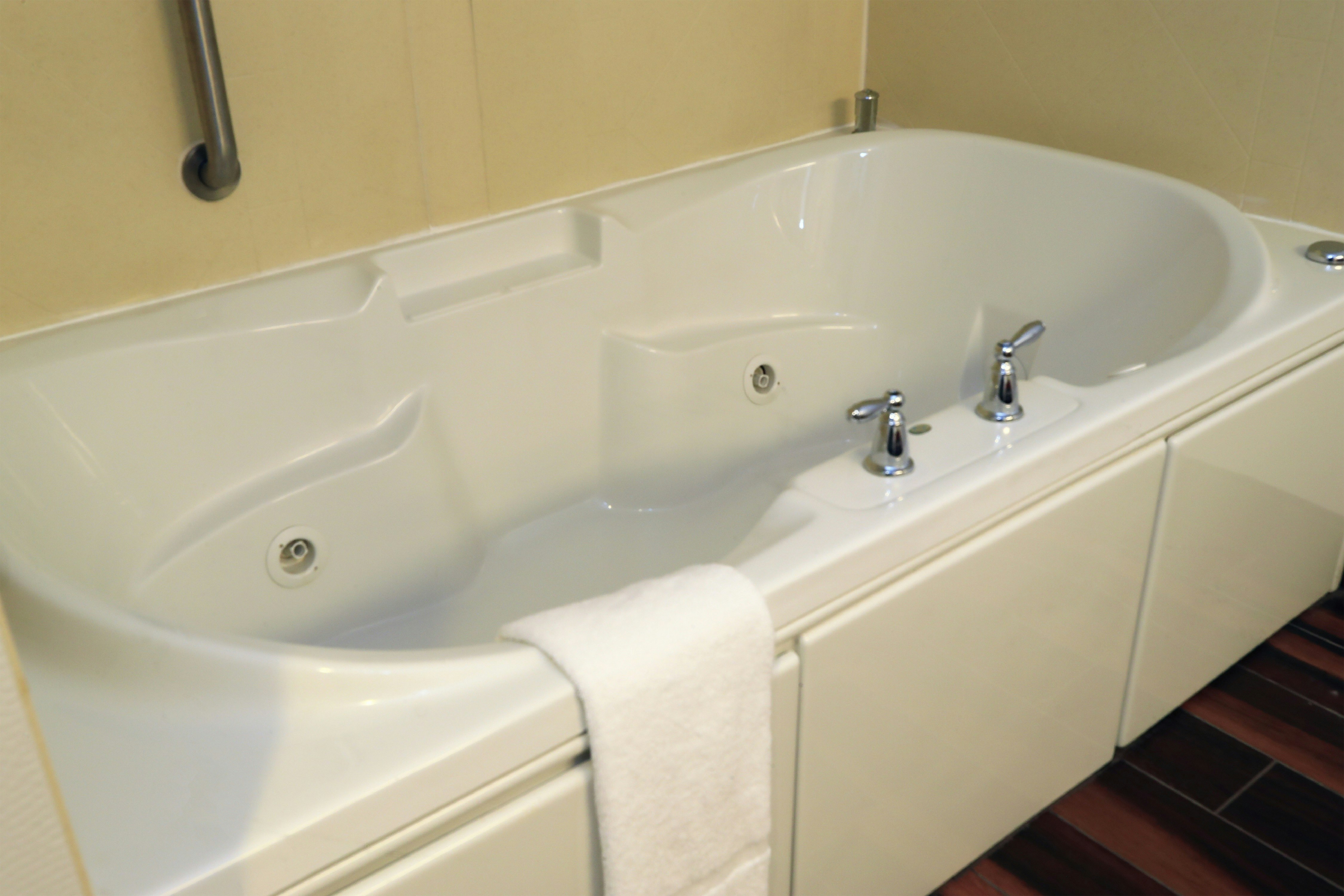 جناح بسرير كينج بحوض جاكوزي، Hampton Inn & Suites Lamar 3/4