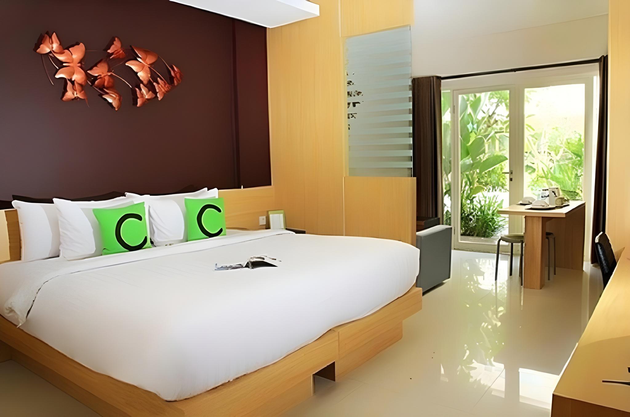 Suite, Pool Access