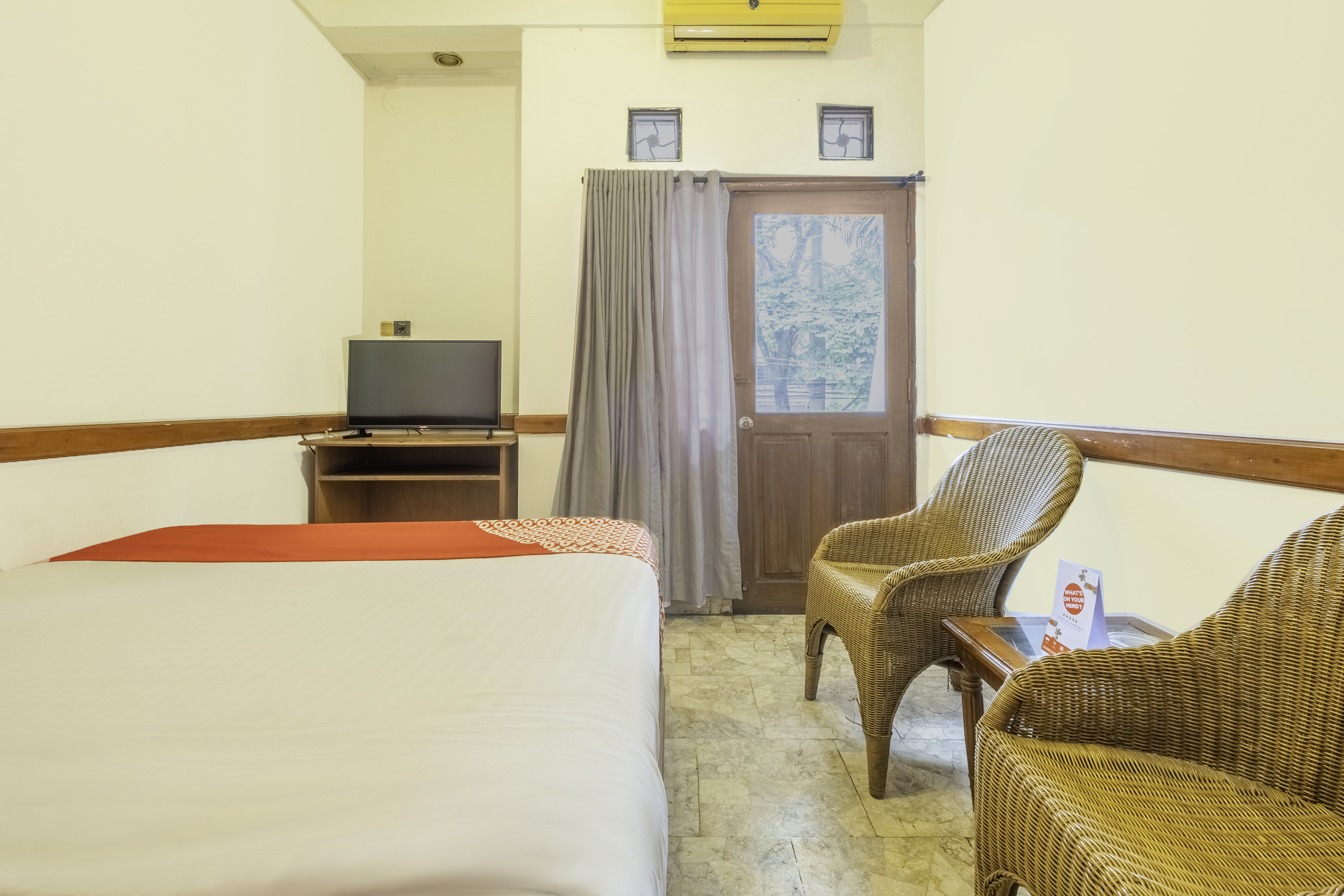 OYO 1945 Hotel Bali Near RS Muhammadiyah 33/53