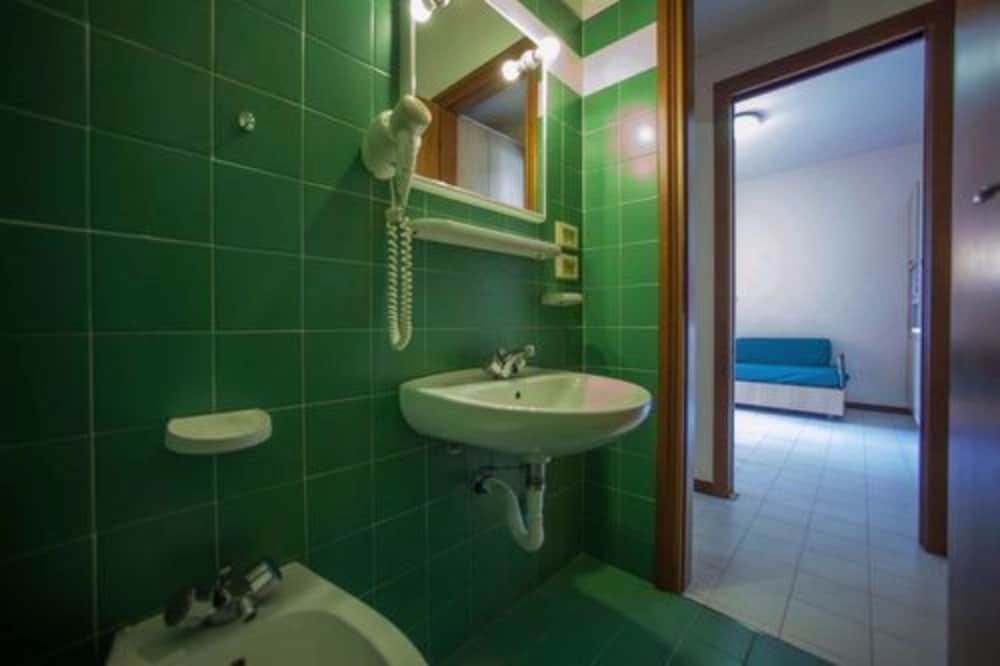 2 BEDROOMS, BUNGALOW