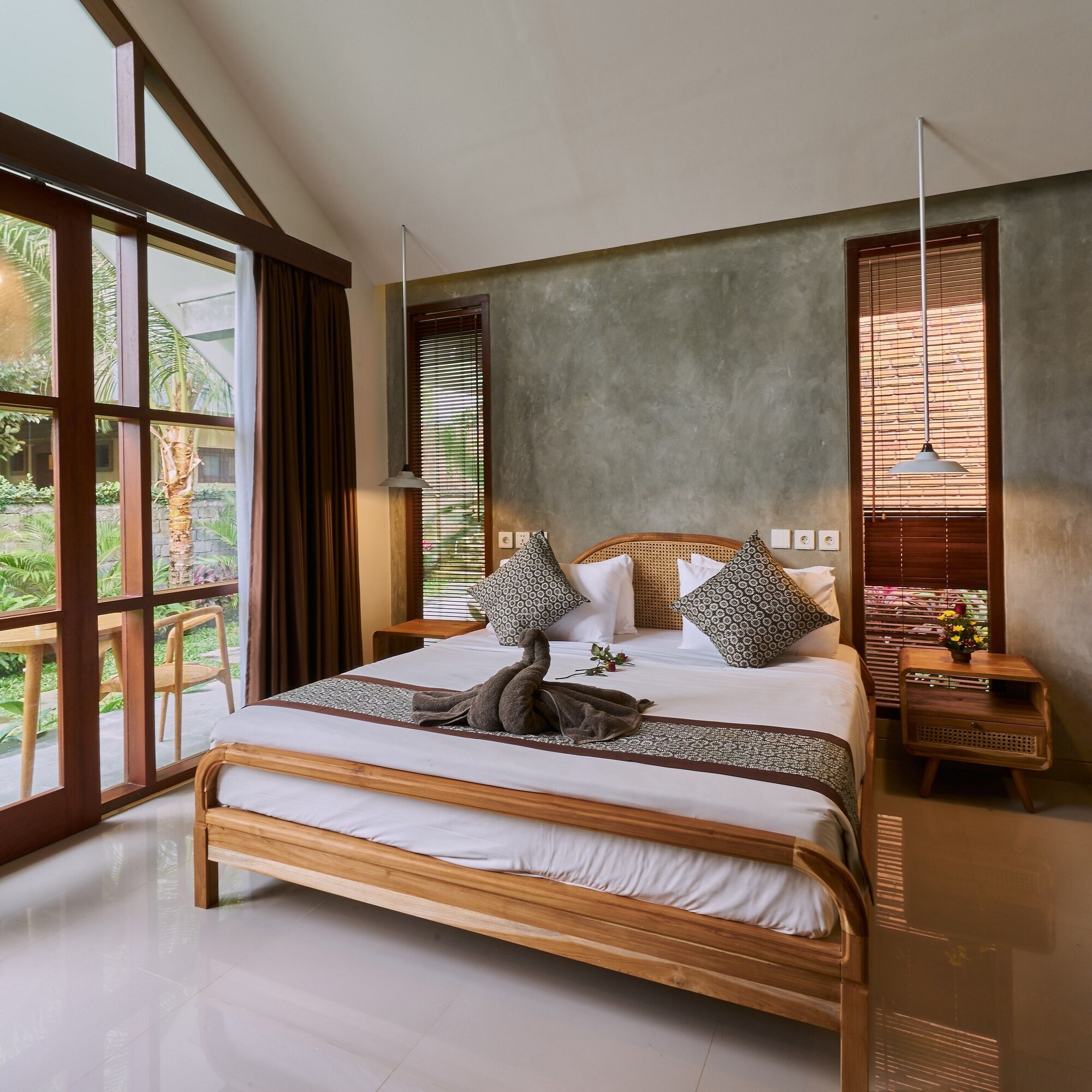 Executive, Studio, Suite, King Bed