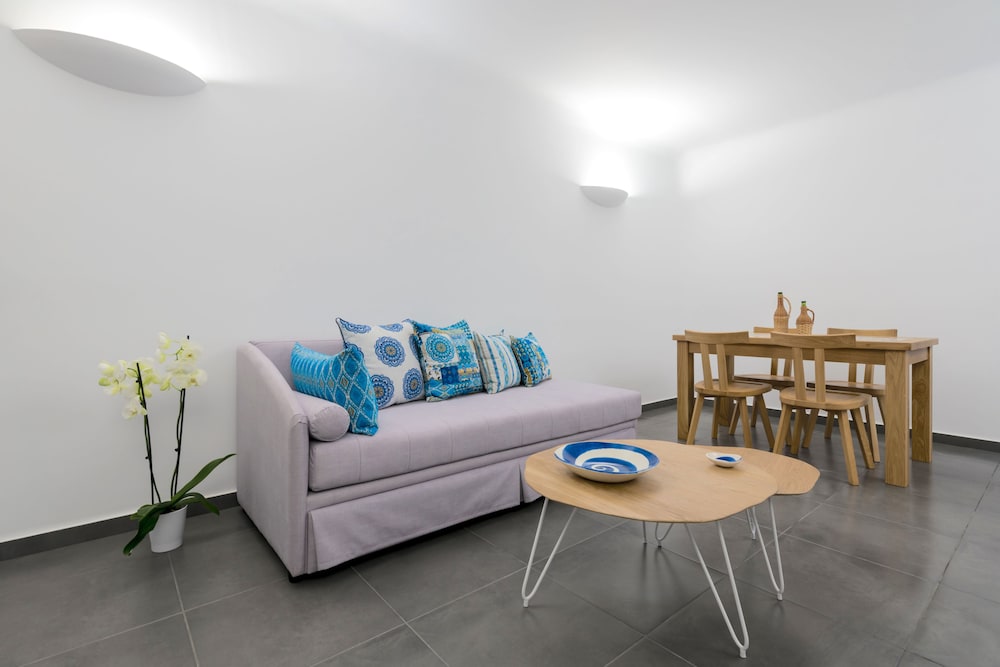 San Marino Suites 25/50