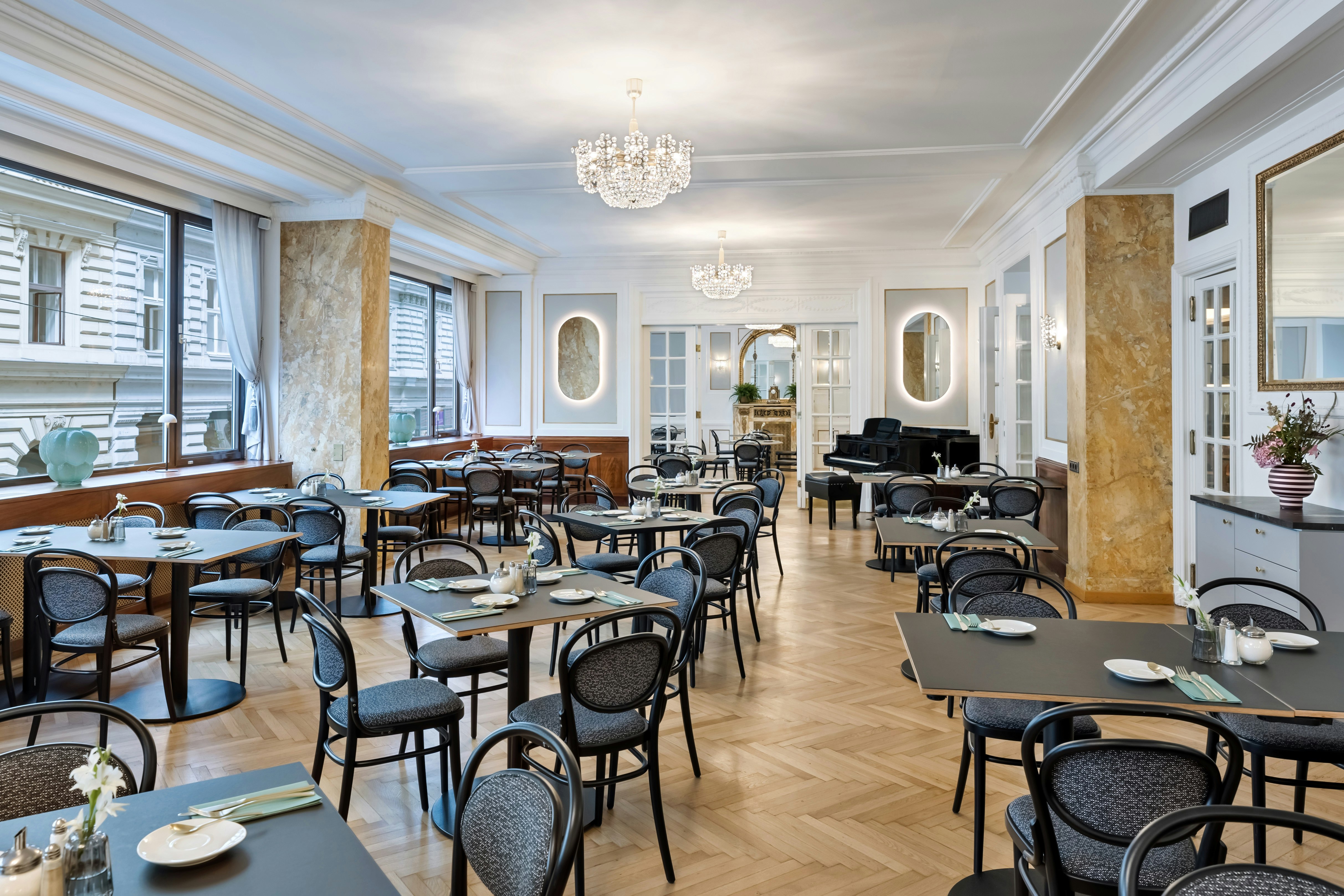 Hotel Astoria Vienna, Curio Collection by Hilton 38/54