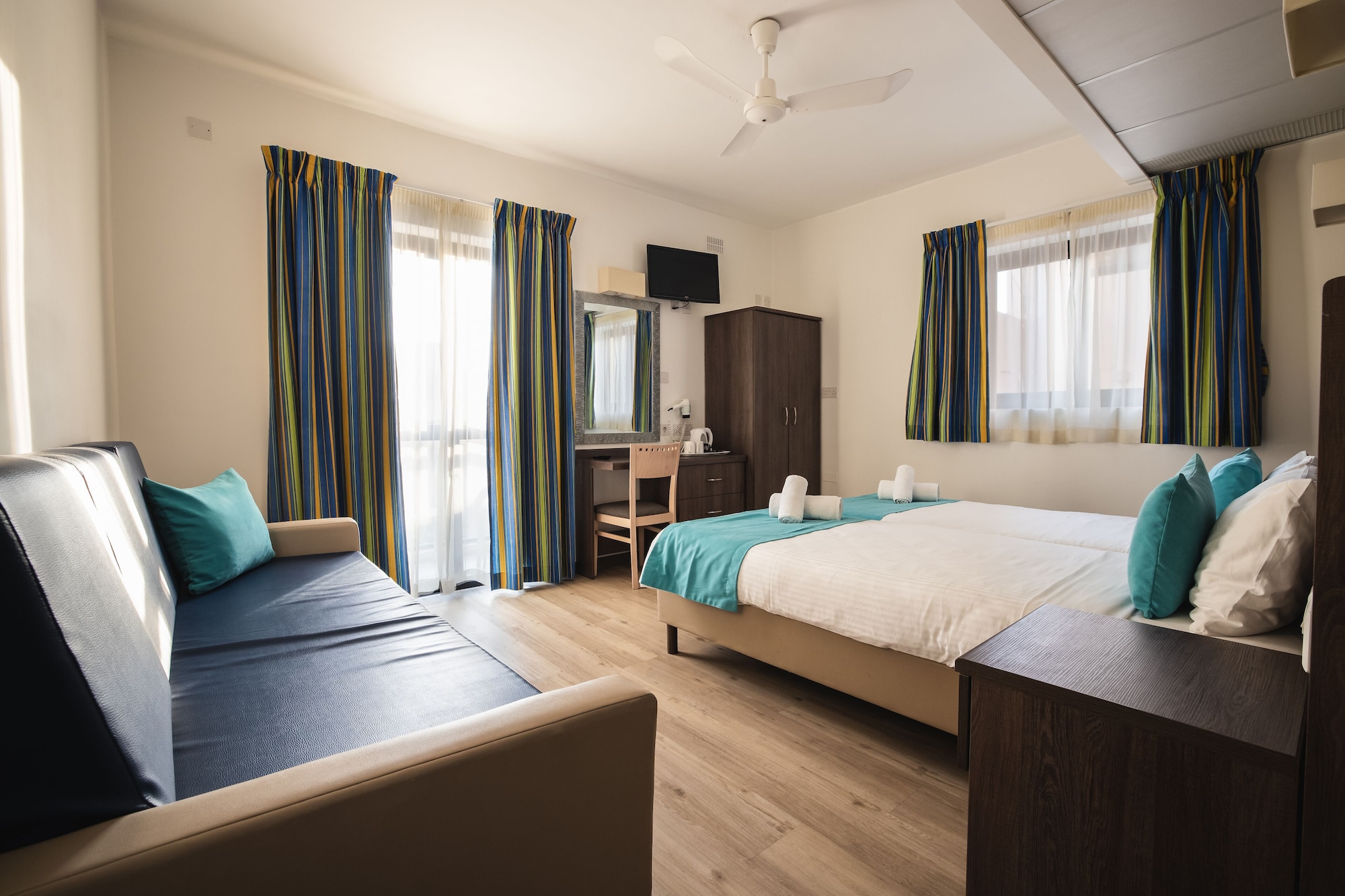 ROOM, TRIPLE, BALCONY